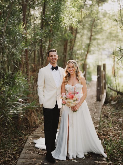 A magical setting for your wedding photos —> What it looks like when you wander the estate for your wedding pictures……